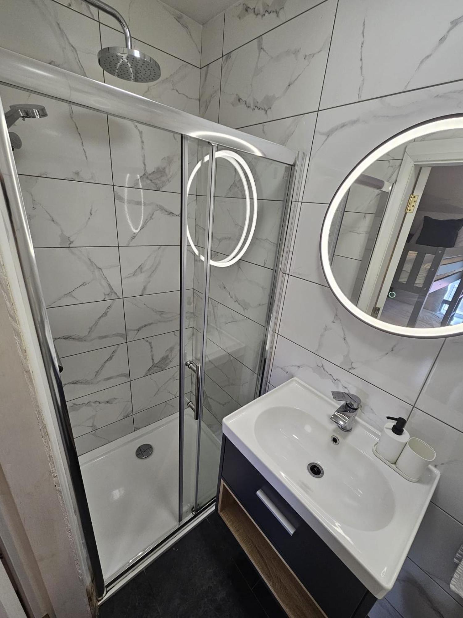 Stylish Centre Hideaway & Private Hot Tub
