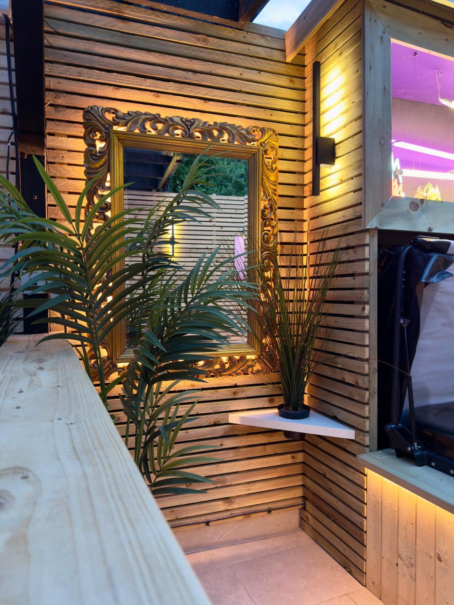 Stylish Centre Hideaway & Private Hot Tub